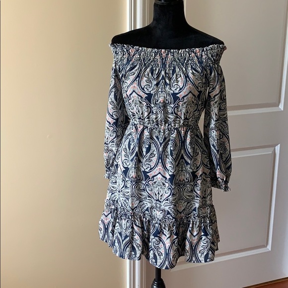 CUPCAKES AND CASHMERE......off the shoulder dress - Picture 4 of 10